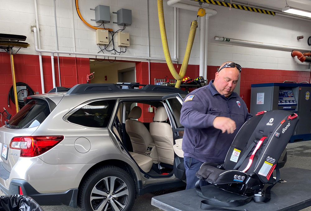 Car seat installation Fire District 3